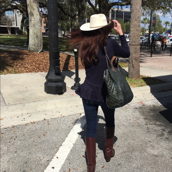 Meet your Posher, Rhea - Picture 5 of 6